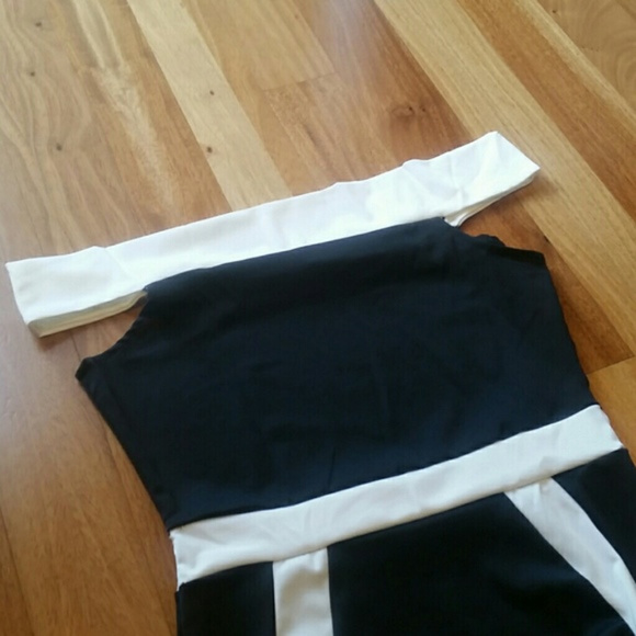 NWOT Off The Shoulder Sheath Dress - Picture 6 of 7